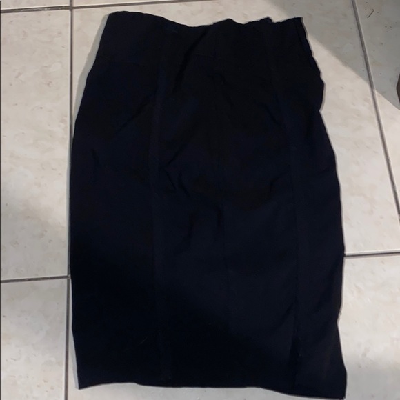 Black pencil skirt with side zipper - Picture 2 of 2